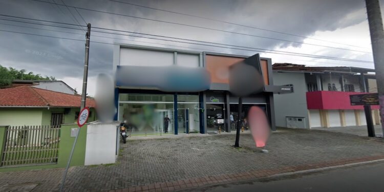 Ladrões arrombam cooperativa de crédito em Jaraguá do Sul e levam dinheiro de cofre