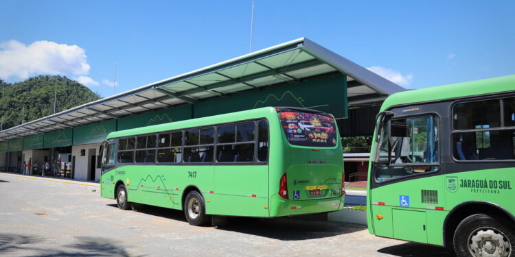 Vereadores pedem ar-condicionado nos ônibus em Jaraguá do Sul