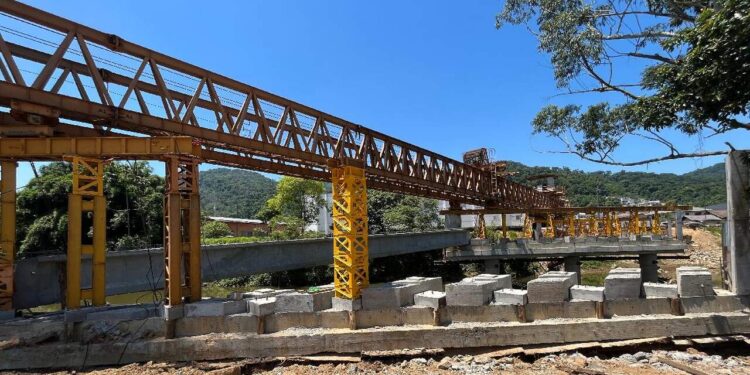 Inicia o lançamento das vigas de nova ponte em Jaraguá do Sul