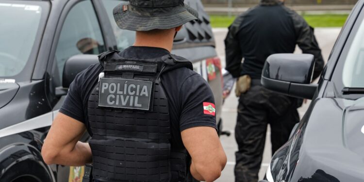 Reajuste de 21,5%: salários iniciais na Polícia Civil em SC variam entre R$ 7 mil e R$ 27 mil