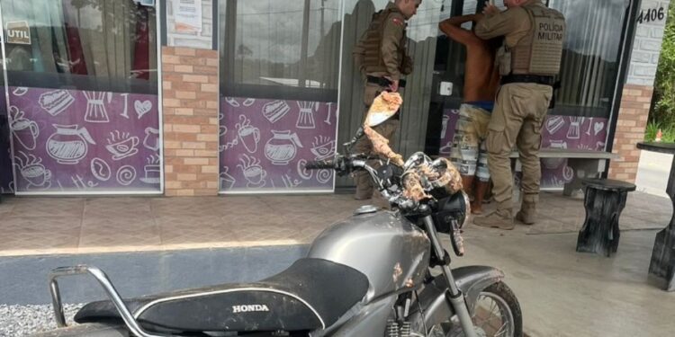 Com imagens de câmeras, ladrão é pego por familiares e preso pela PM em Guaramirim