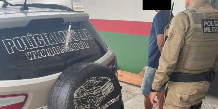 Homem com mandado de estupro contra menor de idade é preso em Guaramirim