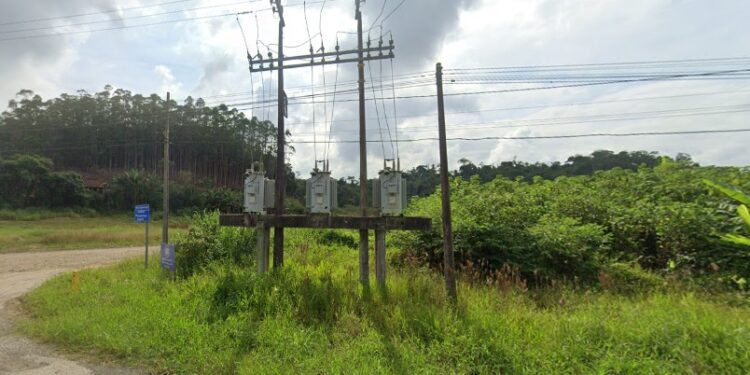 Problema em equipamento deixa mais de 6 mil unidades sem energia elétrica em Guaramirim