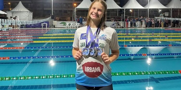 Nadadora de Jaraguá do Sul defenderá o Brasil em Mundial Escolar na Sérvia