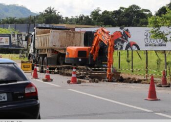 Limpeza de tubulação na Ilha da Figueira, em Jaraguá, está na fase final