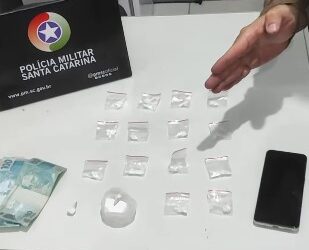 Traficantes são presos vendendo drogas em bar de Jaraguá do Sul