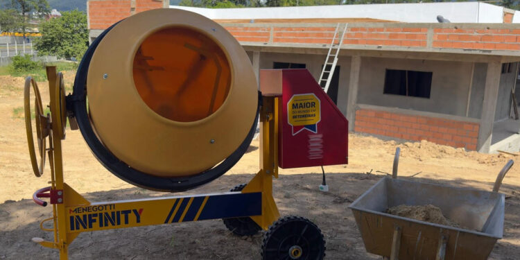 Grupo Menegotti lança betoneira Infinity 400L, a primeira do país com tambor de polímero