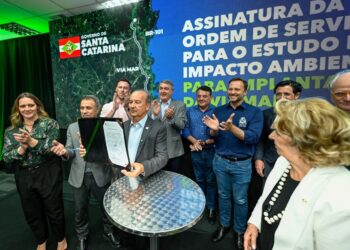 Em Joinville, governador assina ordem de serviço para Estudo de Impacto Ambiental da Via Mar