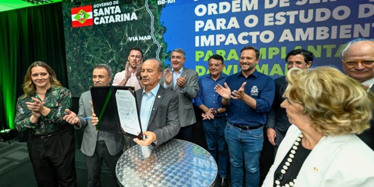 Em Joinville, governador assina ordem de serviço para Estudo de Impacto Ambiental da Via Mar