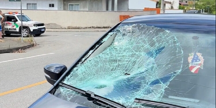 [Vídeo] Ciclista de 12 anos fica ferida após acidente em Jaraguá do Sul
