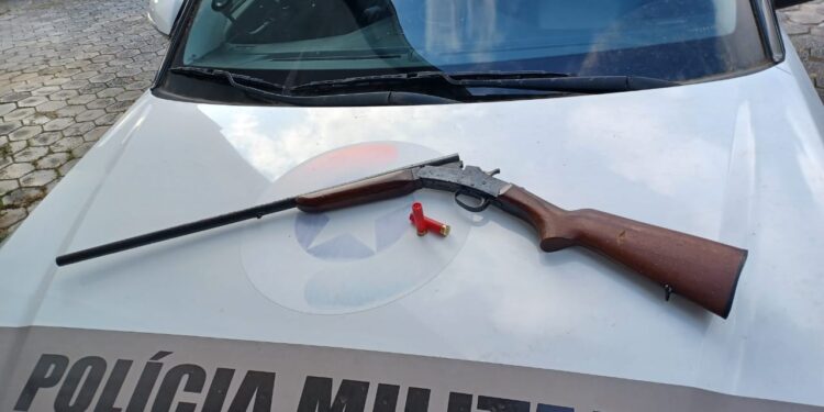 Idoso de 74 anos é detido em Guaramirim após dar tiro em cachorro