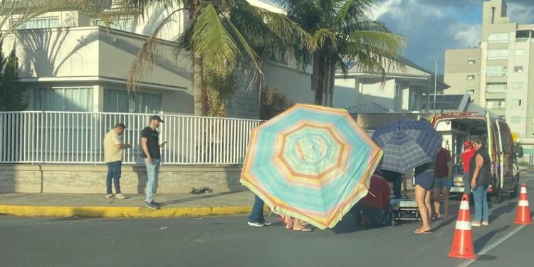 Motociclista é hospitalizado após acidente em Jaraguá do Sul