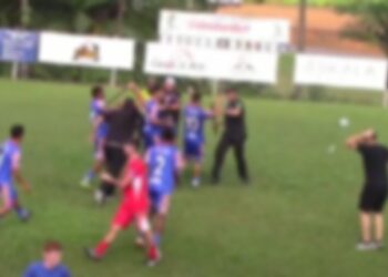 Vídeo: Partida de futebol em Guaramirim termina em pancadaria