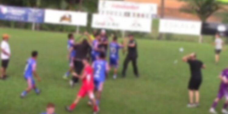 Vídeo: Partida de futebol em Guaramirim termina em pancadaria
