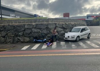 Mulher de scooter elétrica fica ferida após ser atingida por carro em Jaraguá do Sul