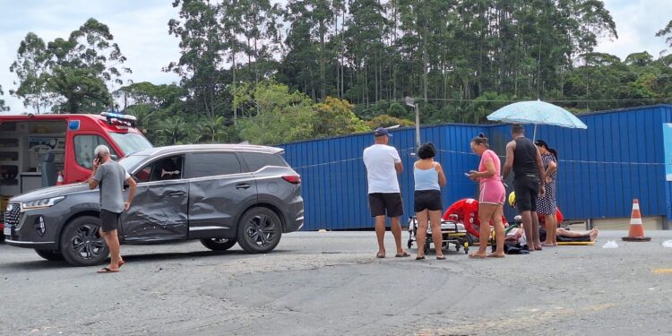 [Vídeo] Motociclista fica com diversos ferimentos após acidente na BR-280, em Guaramirim