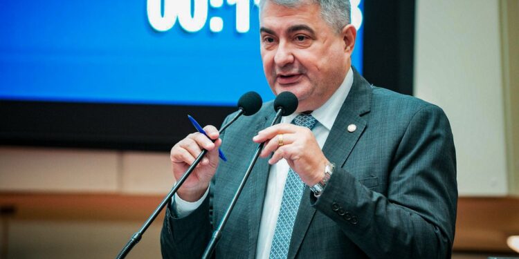 Lunelli defende projeto de internação involuntária de dependentes químicos em SC