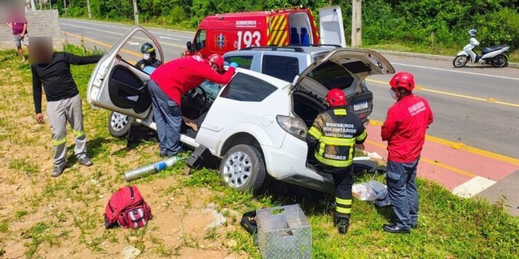 Duas pessoas ficam feridas após acidente em Jaraguá do Sul