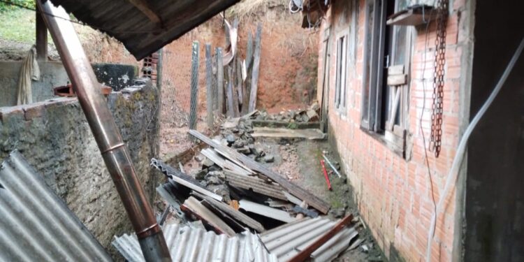 Corupá contabiliza estragos causados por temporal no fim da tarde de domingo (23)