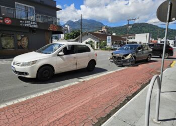População pede intervenção no cruzamento da João Picolli e Reinoldo Rau, em Jaraguá