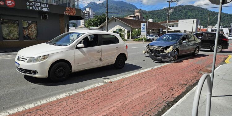 População pede intervenção no cruzamento da João Picolli e Reinoldo Rau, em Jaraguá