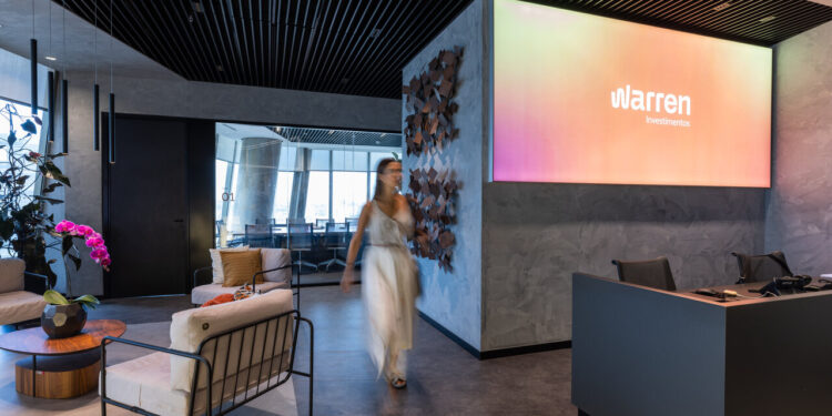 Cinco Anos de Confiança e Crescimento: Warren Reforça Compromisso com Investidores Catarinenses