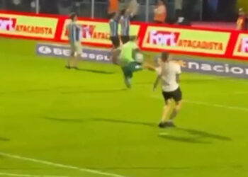[Vídeo] Jogador da Chapecoense agride torcedores do Avaí após final do Catarinense