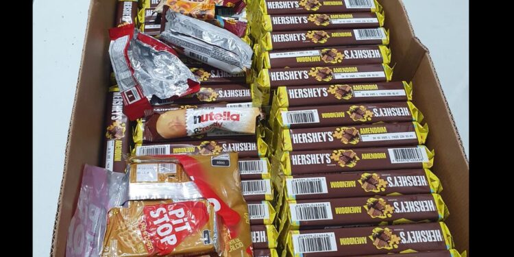 Homem furta 59 chocolates e é preso em Guaramirim