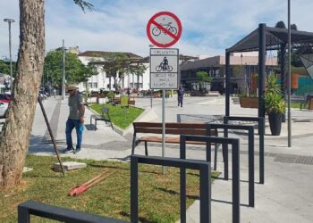Prefeitura diz que é proibido andar embarcado em bicicleta no calçadão e praça central de Jaraguá do Sul