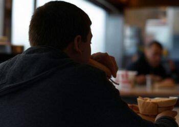 Homem come lanches, bebe e foge na hora de pagar em Jaraguá do Sul
