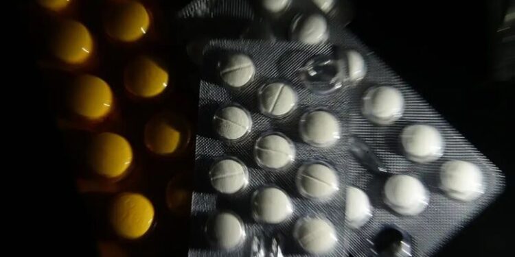 Preço máximo de medicamentos sobe a partir desta segunda-feira (31)