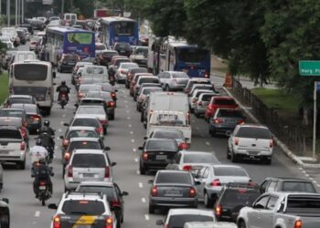 Venda de veículos em fevereiro sobe 12% em um ano, diz Fenabrave