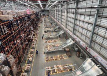 Grupo Koch investe em automação para otimizar distribuição nas 80 lojas de SC