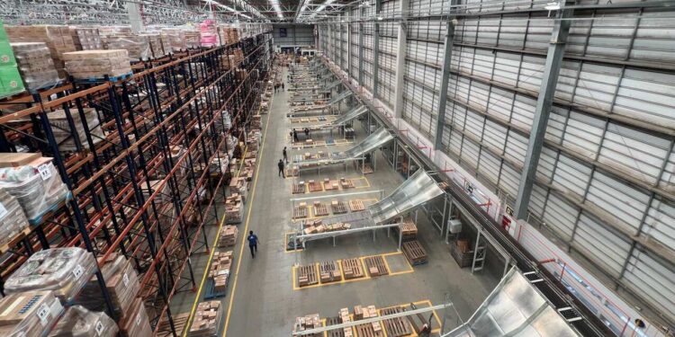 Grupo Koch investe em automação para otimizar distribuição nas 80 lojas de SC