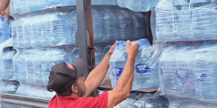 Prefeitura distribui água potável em Guaramirim