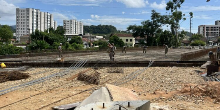 Concretagem de nova ponte sobre o Rio Jaraguá deve começar nesta quinta-feira