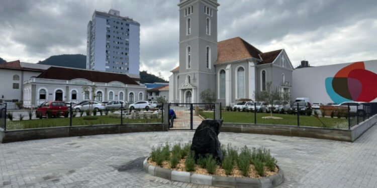 Praça da Comunidade Luterana será entregue em maio no Centro de Jaraguá do Sul