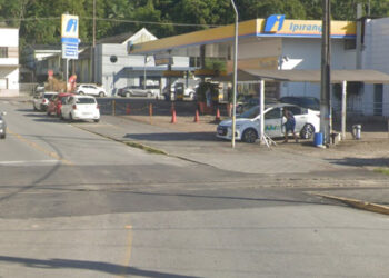 Passagem de nível é interditada para manutenção da linha férrea em Guaramirim