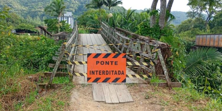 Ponte da Zanotti é interditada