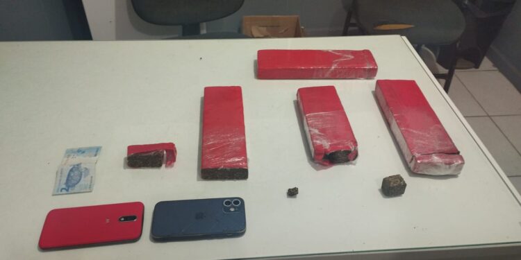 Homem é preso com 2,6kg de maconha em Schroeder