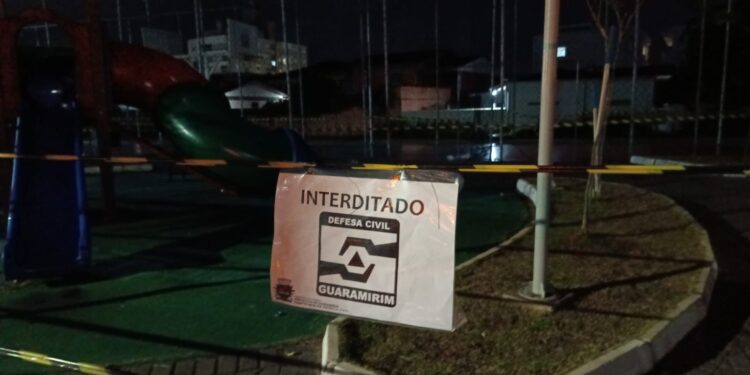 Praça Cantalício Érico Flores é interditada em Guaramirim