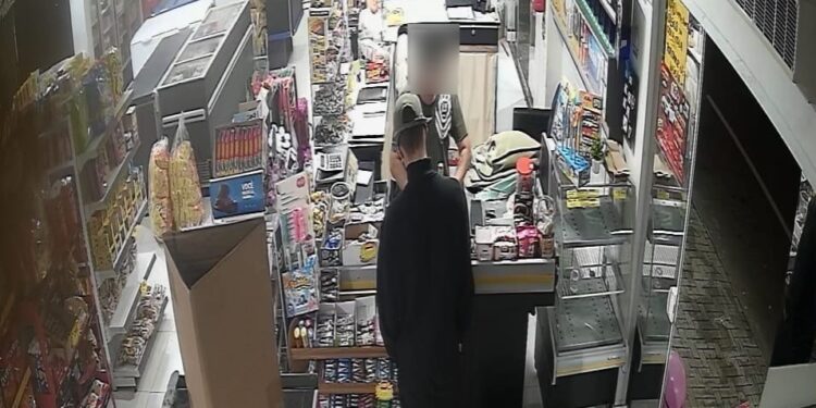 Homem assalta mercado no bairro Nereu Ramos, em Jaraguá do Sul