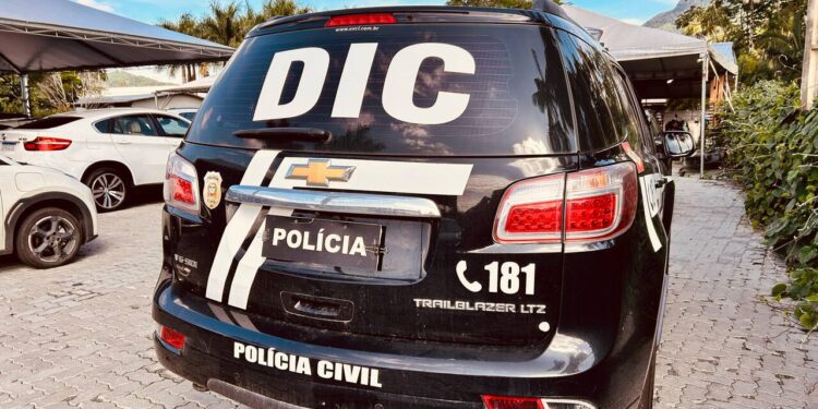 Bandidos armados roubam 11 veículos de loja em Jaraguá do Sul