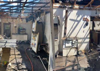 Casa é destruída por incêndio em Guaramirim