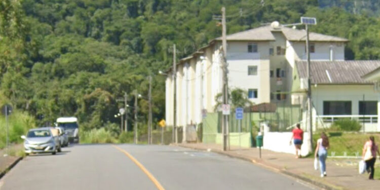 Criança de quatro anos cai de janela de apartamento em Jaraguá do Sul