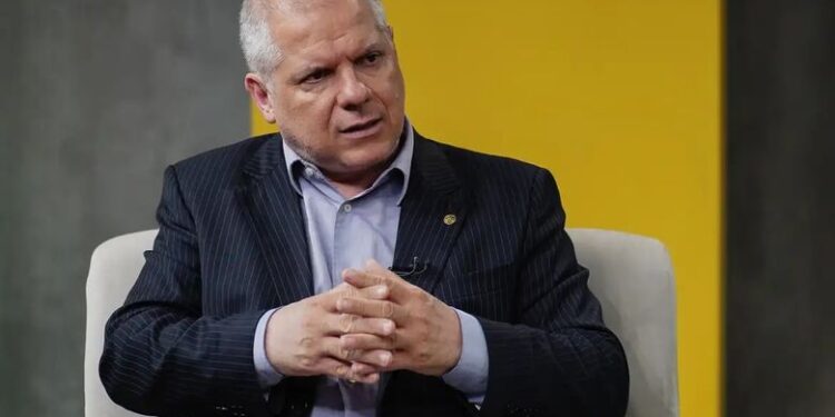 Justiça determina afastamento do presidente do INSS