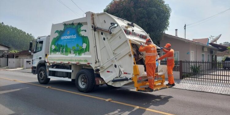Samae sem coleta de lixo no feriado do Dia do Trabalhador
