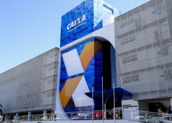 Caixa libera abono salarial para nascidos em março e abril