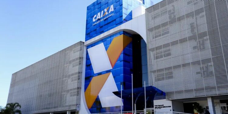 Caixa libera abono salarial para nascidos em março e abril