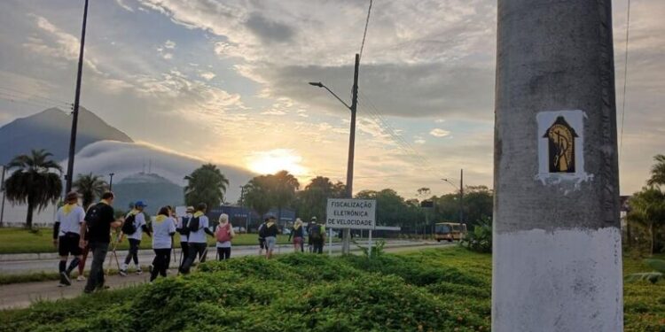 Peregrinos do Padre Aloísio concluem trajeto de 84 km de Rio Negrinho a Jaraguá do Sul